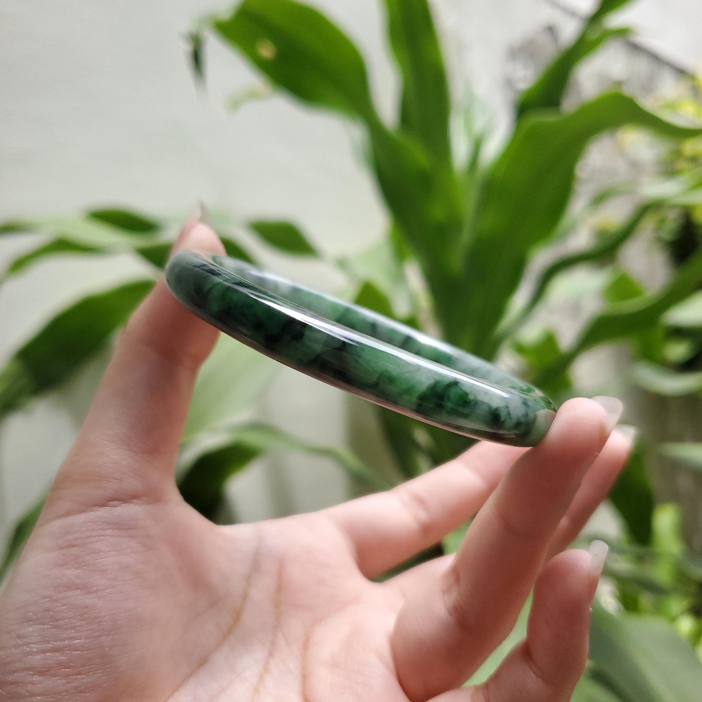 High Quality 48–72mm Jadeite Jade White to Green Black Veins YingMart Bangle Gift for Her Grandmother Sister Mom Mens Feng Shui
