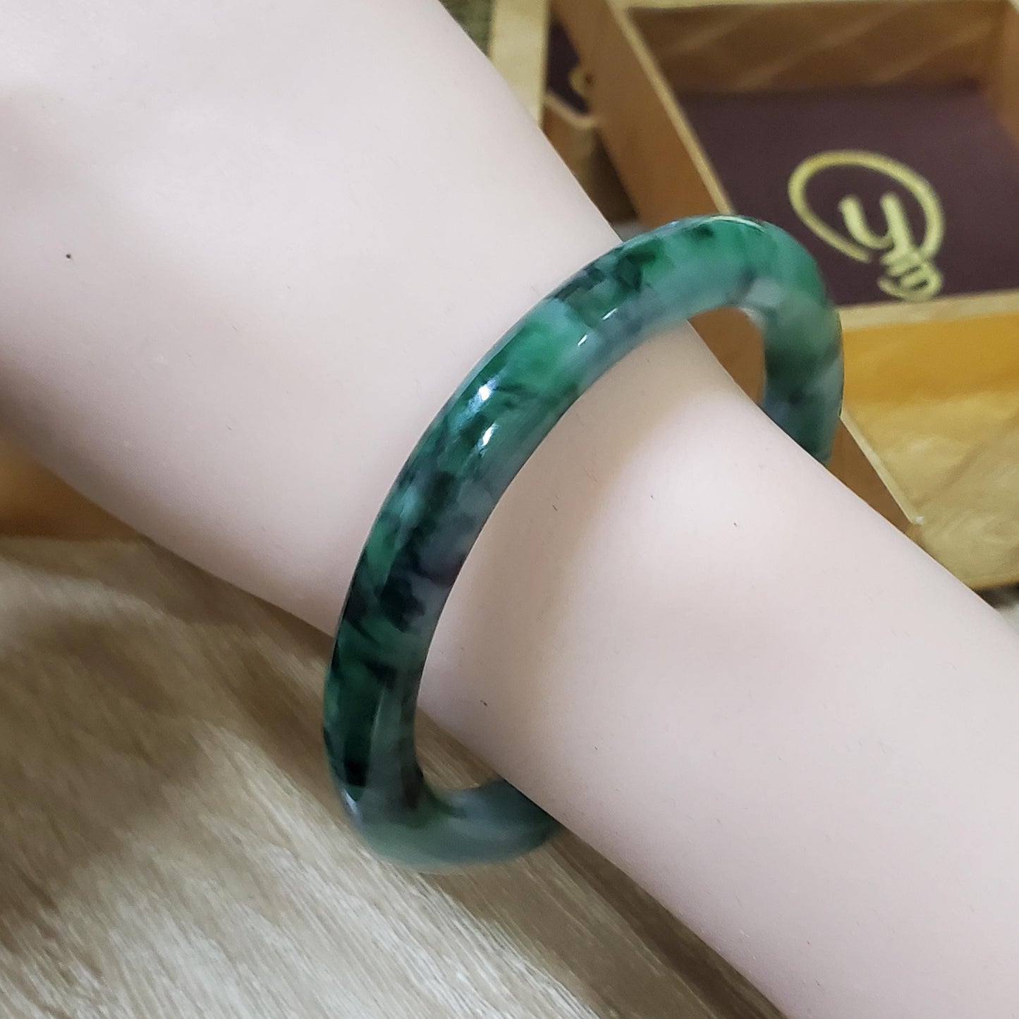 High Quality 48–72mm Jadeite Jade White to Green Black Veins YingMart Bangle Gift for Her Grandmother Sister Mom Mens Feng Shui