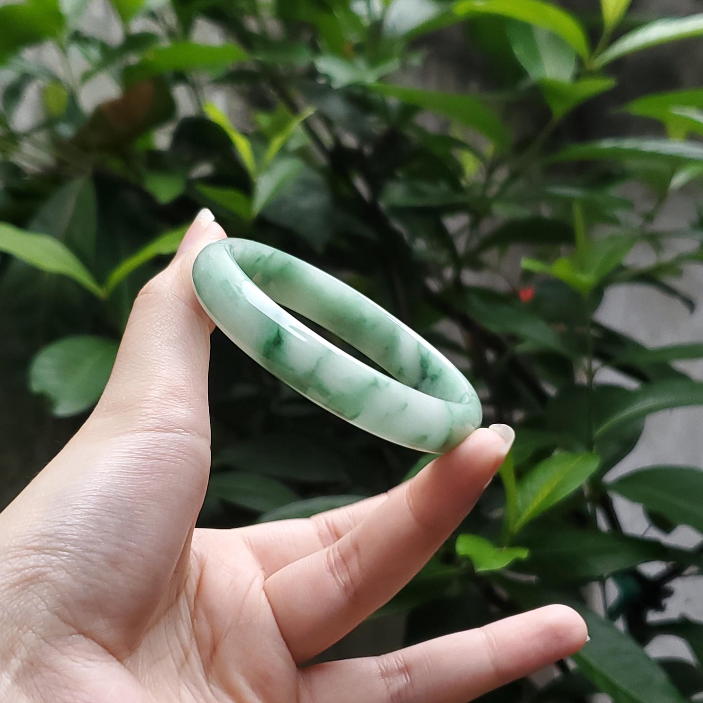 High Quality 48–72mm Jadeite Jade White to Green YingMart Bangle Gift for Her Mom Sister Grandma Mens Feng Shui Personalized