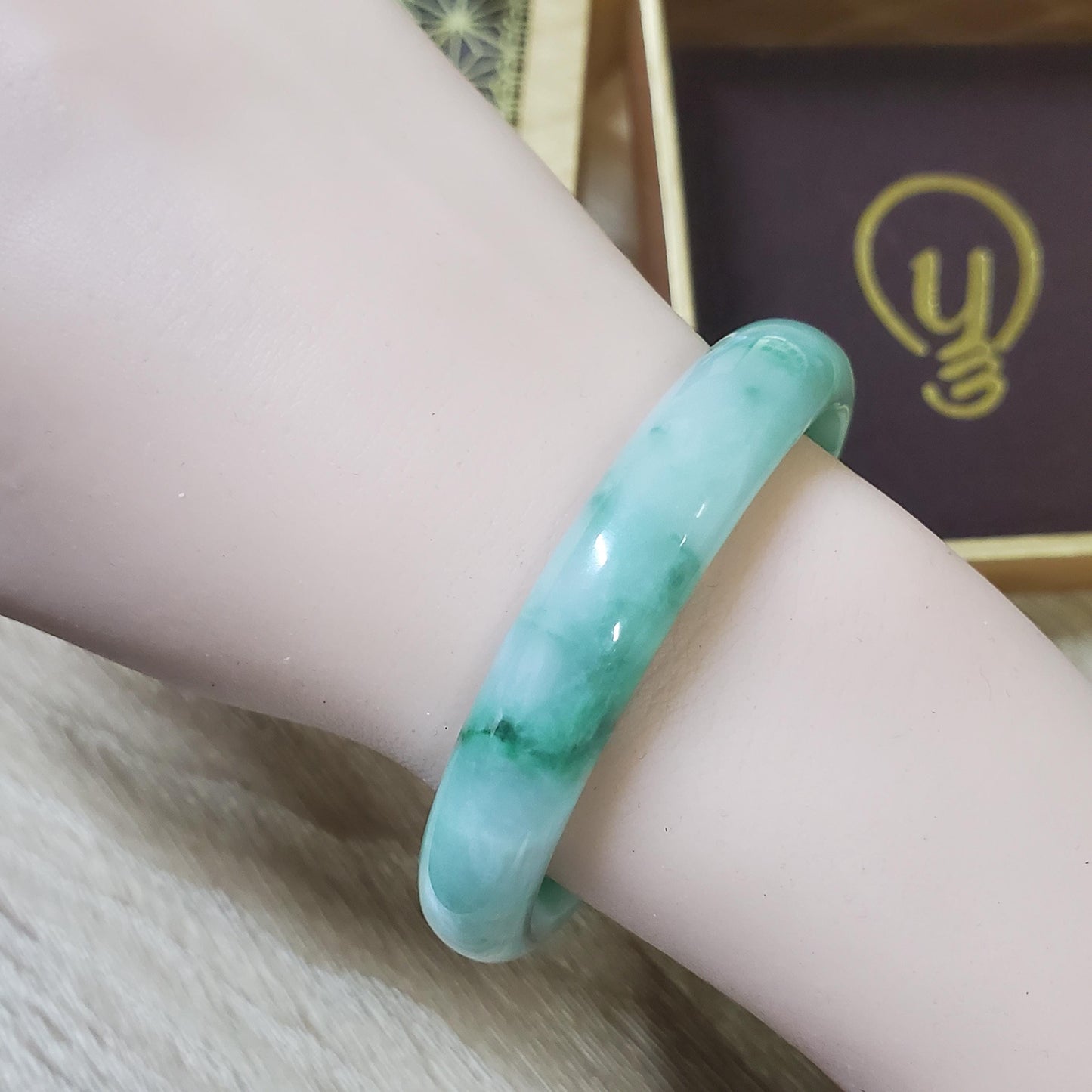 High Quality 48–72mm Jadeite Jade White to Green YingMart Bangle Gift for Her Mom Sister Grandma Mens Feng Shui Personalized
