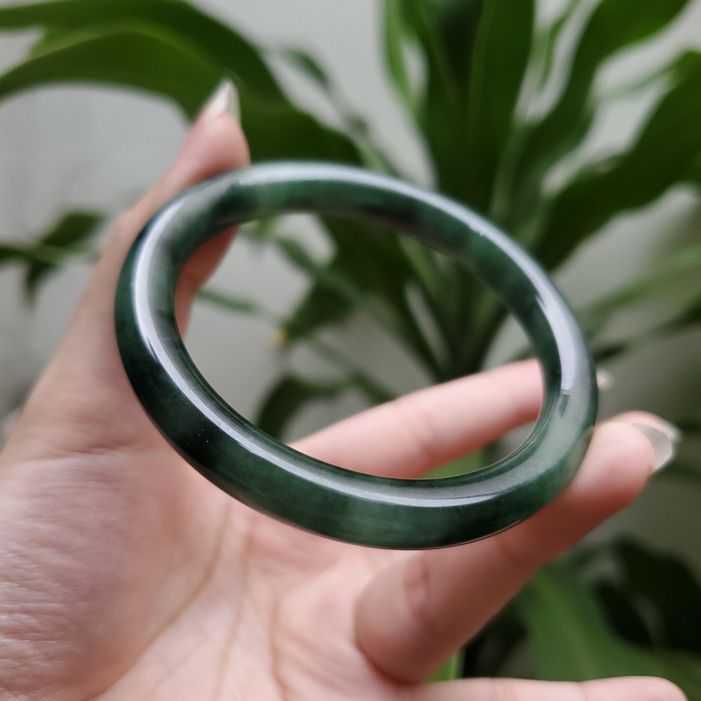 High Quality 48–60mm Jadeite Jade Round Green Olive Black YingMart Bangle Gift for Her Mother Mens Sister Feng Shui