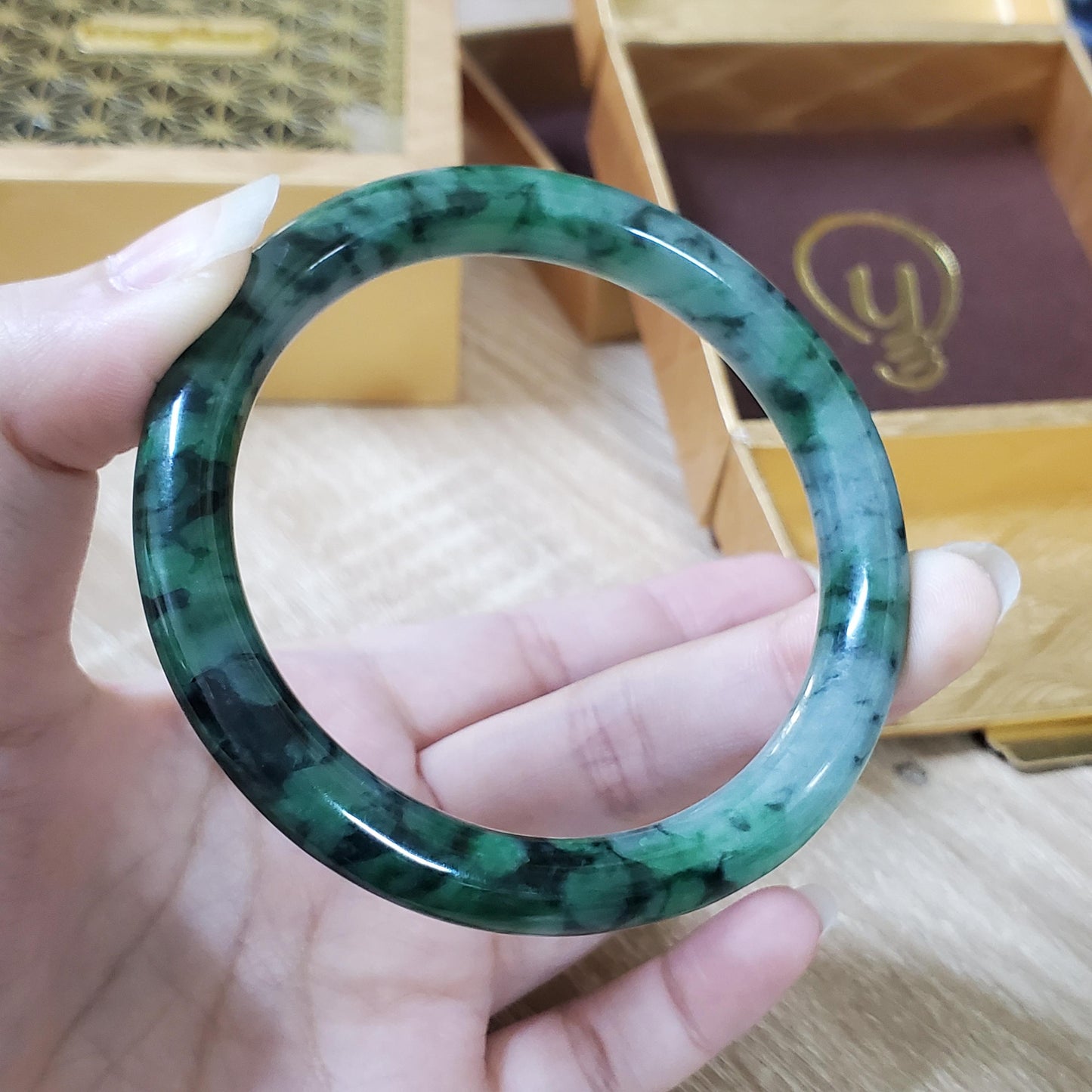 High Quality 48–72mm Jadeite Jade White to Green Black Veins YingMart Bangle Gift for Her Grandmother Sister Mom Mens Feng Shui