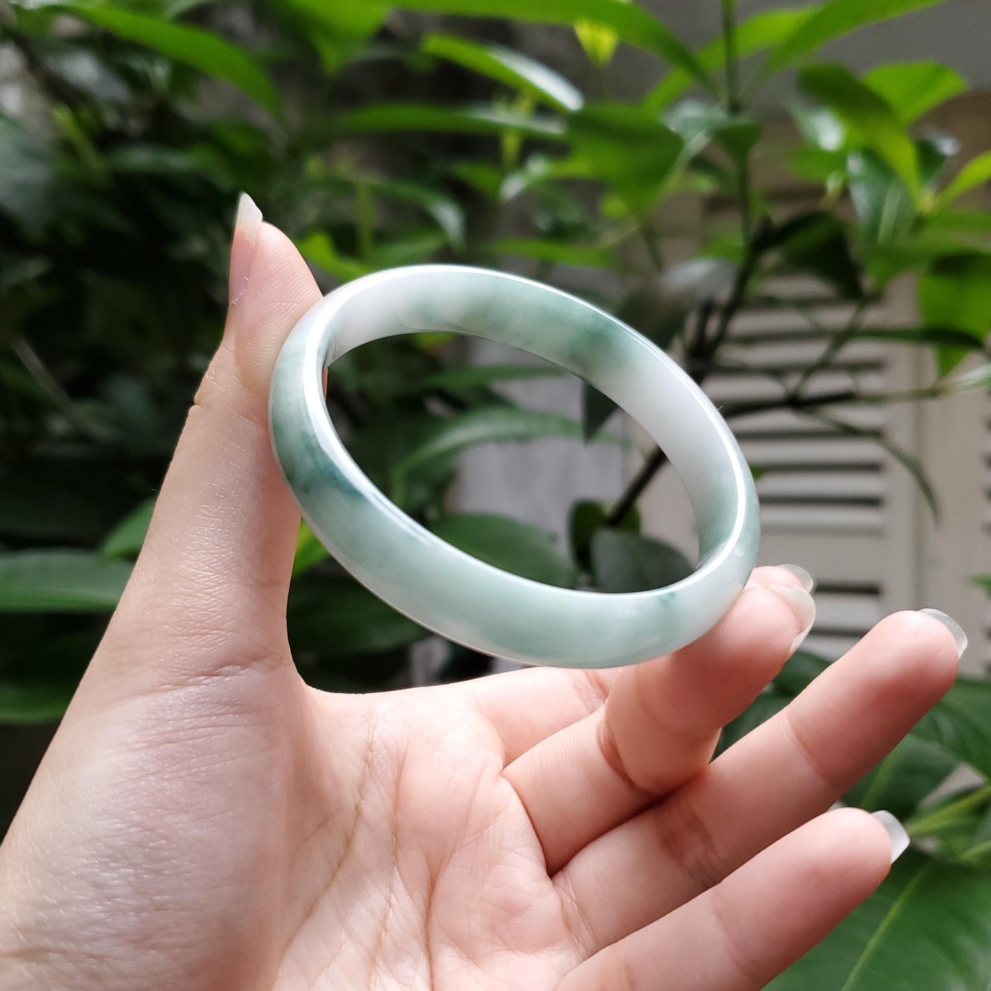 YingMart 48–72mm Jadeite Jade White Green Black Veins Bangle Gift for Her Mom Sister Grandma Personalized Bracelets
