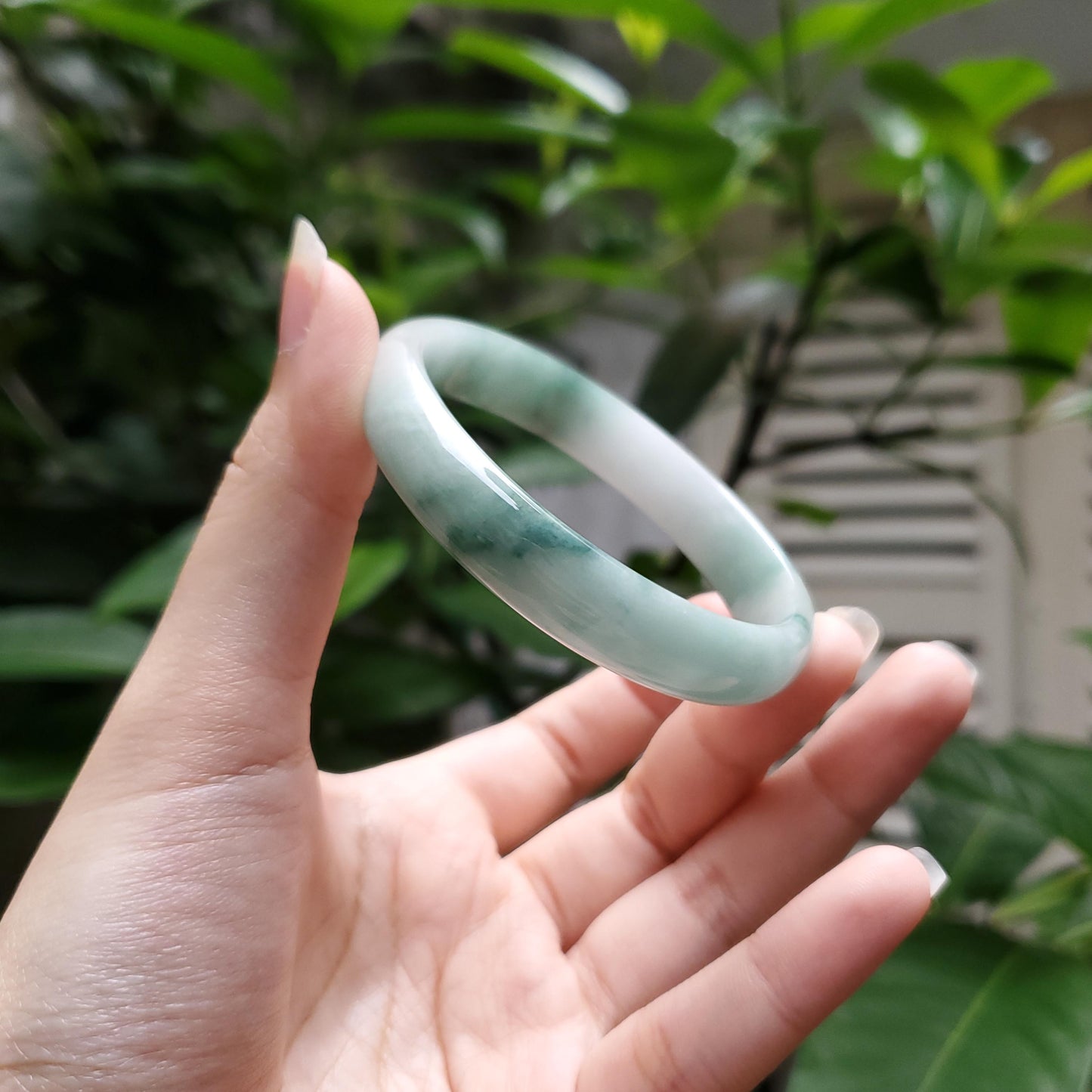 YingMart 48–72mm Jadeite Jade White Green Black Veins Bangle Gift for Her Mom Sister Grandma Personalized Bracelets