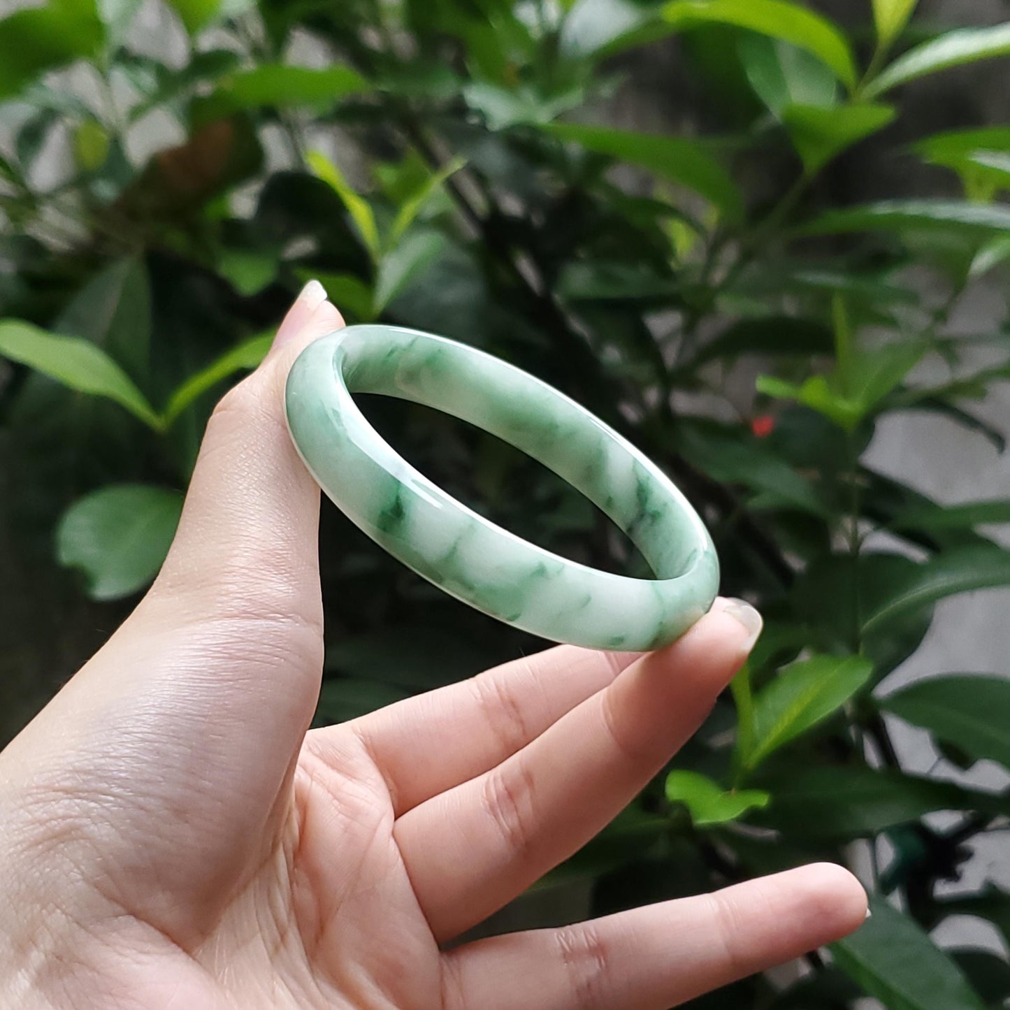 High Quality 48–72mm Jadeite Jade White to Green YingMart Bangle Gift for Her Mom Sister Grandma Mens Feng Shui Personalized