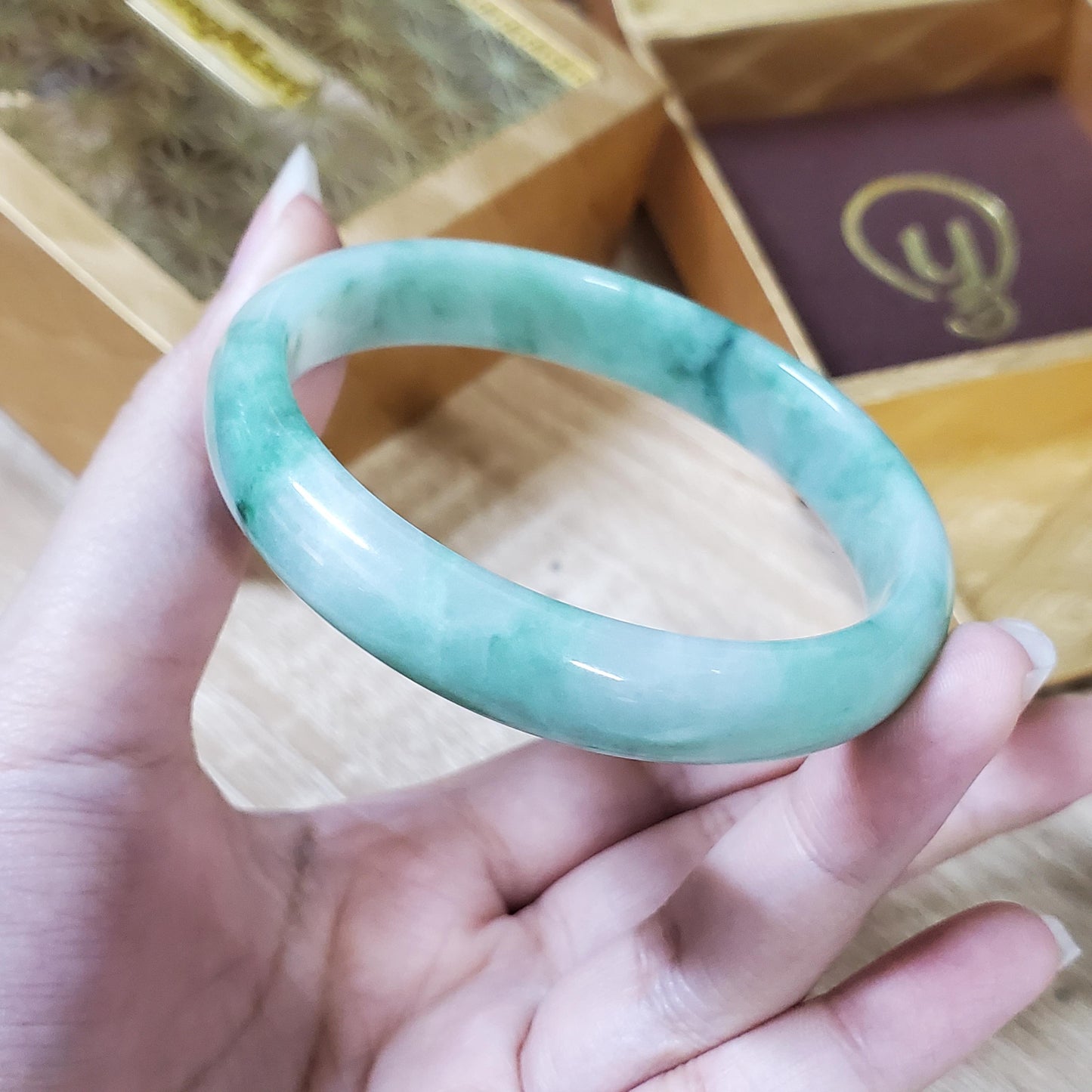 High Quality 48–72mm Jadeite Jade White to Green YingMart Bangle Gift for Her Mom Sister Grandma Mens Feng Shui Personalized
