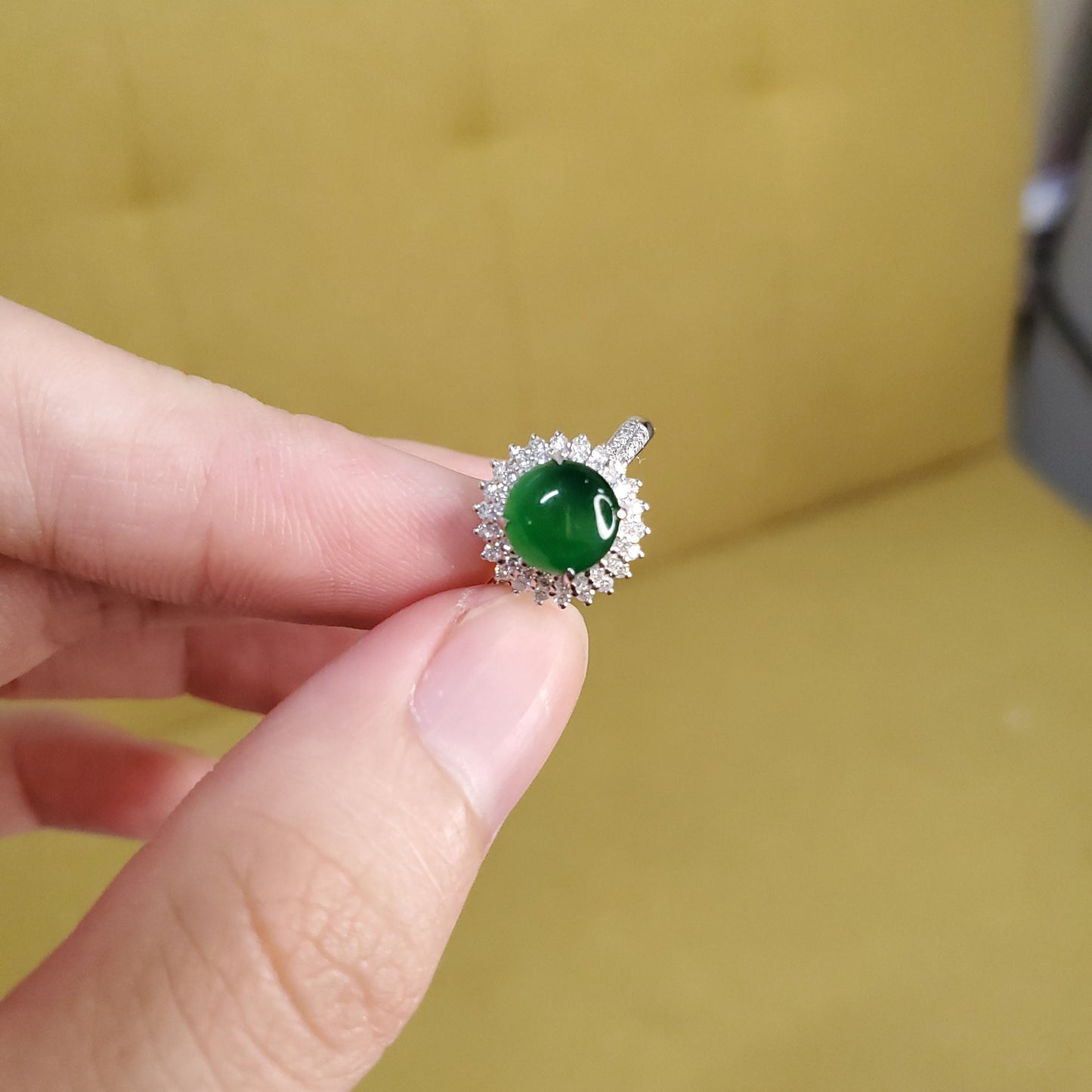 Yingmart luxury 18k white gold green vivid icy burmese jadeite jade a gems with 3 layers real diamonds side stone , gift fo her, vintage