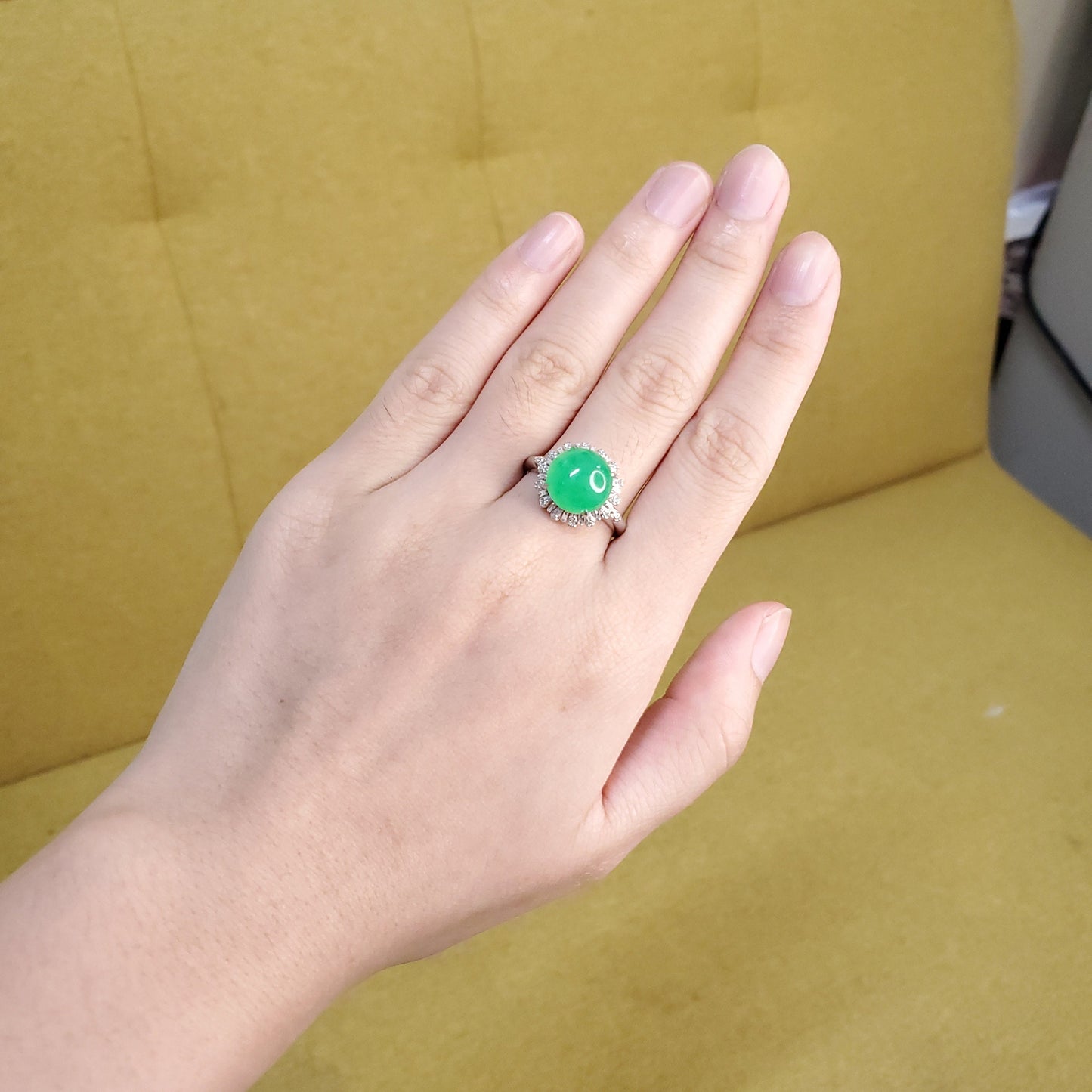 Yingmart luxury 18k white gold large round icy apple green burmese jadeite jade a gems with real diamonds side stone , gift fo her, vintage