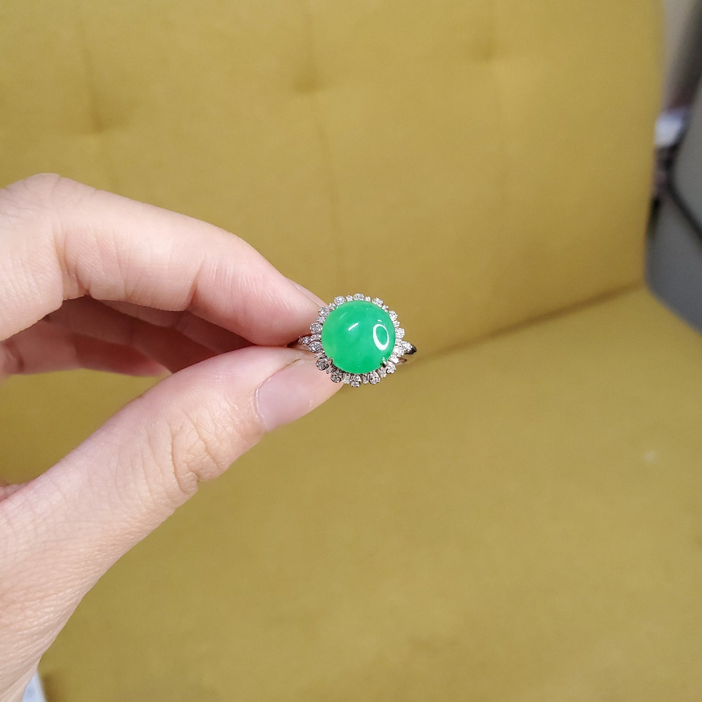 Yingmart luxury 18k white gold large round icy apple green burmese jadeite jade a gems with real diamonds side stone , gift fo her, vintage