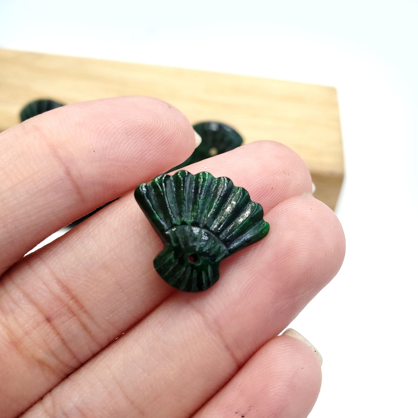 Yingmart Pairs of Green natural jade charm Caved Hand Fan, necklace, Earrings, Pendant, Chain bracelet bead decoration, Lucky pendant