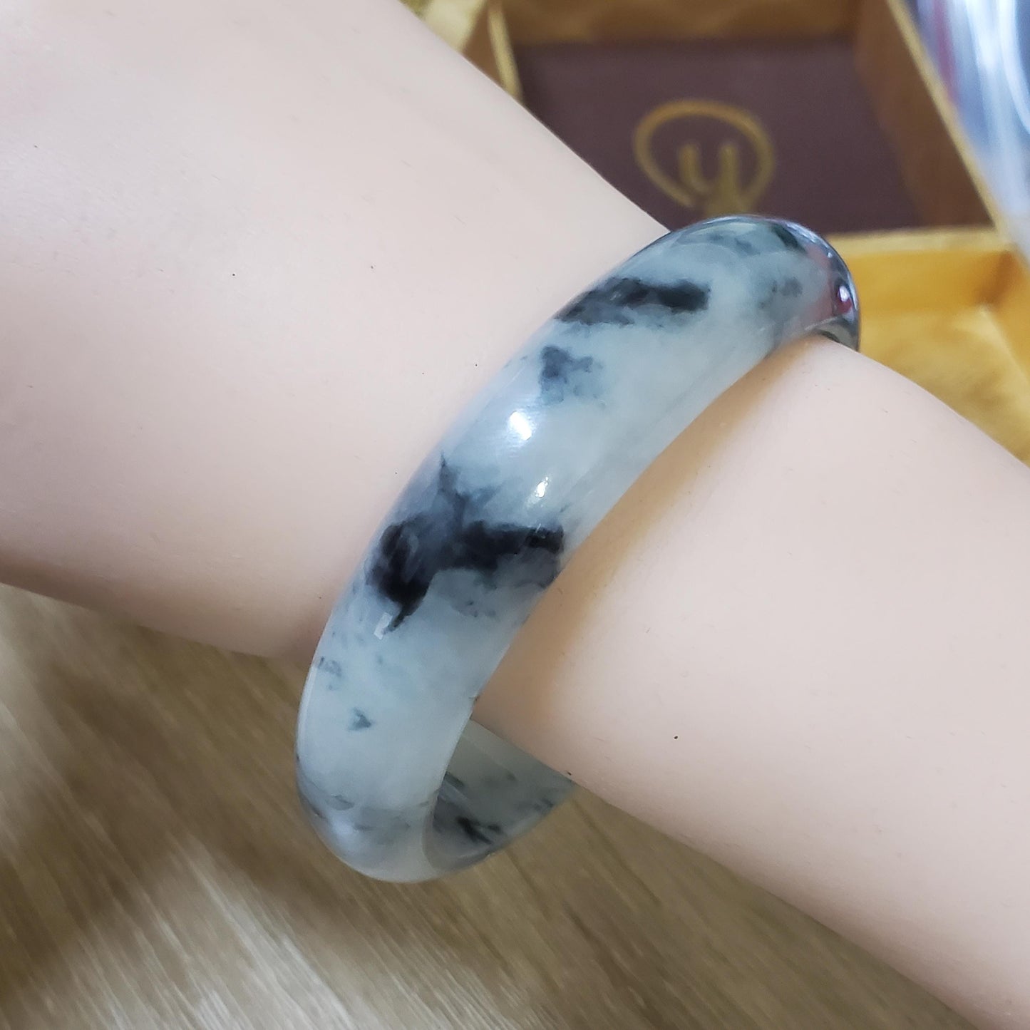 High Quality 48–72mm Jadeite Jade White Floating Black Veins YingMart Bangle Gift for Her Grandma Sister Mom Mens Feng Shui