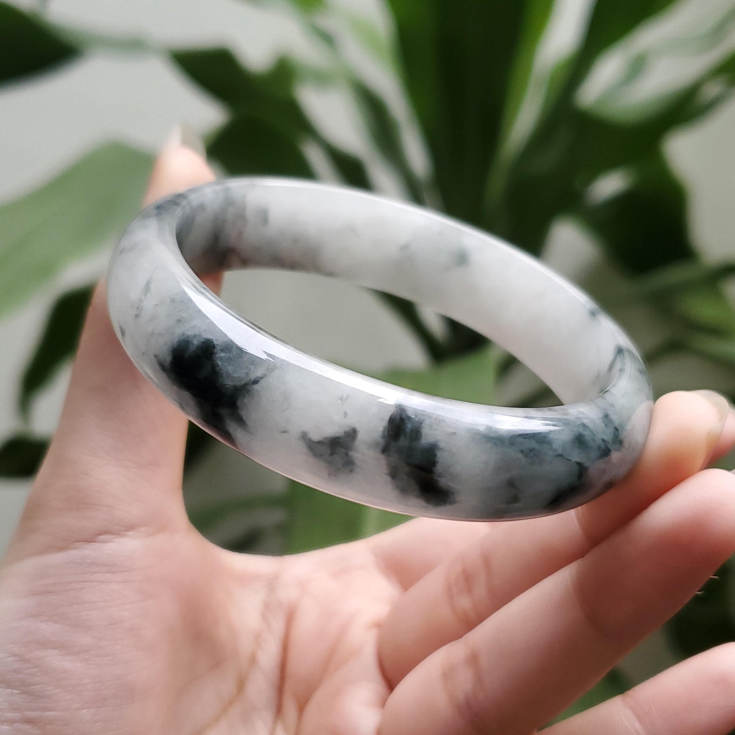 High Quality 48–72mm Jadeite Jade White Floating Black Veins YingMart Bangle Gift for Her Grandma Sister Mom Mens Feng Shui